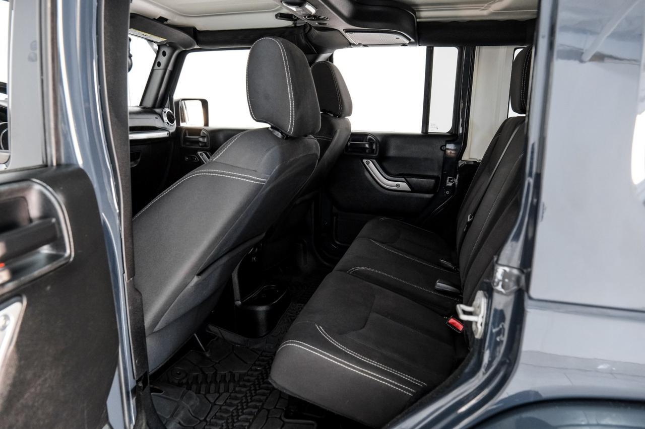 2017 Jeep Wrangler Unlimited Rubicon photo 31