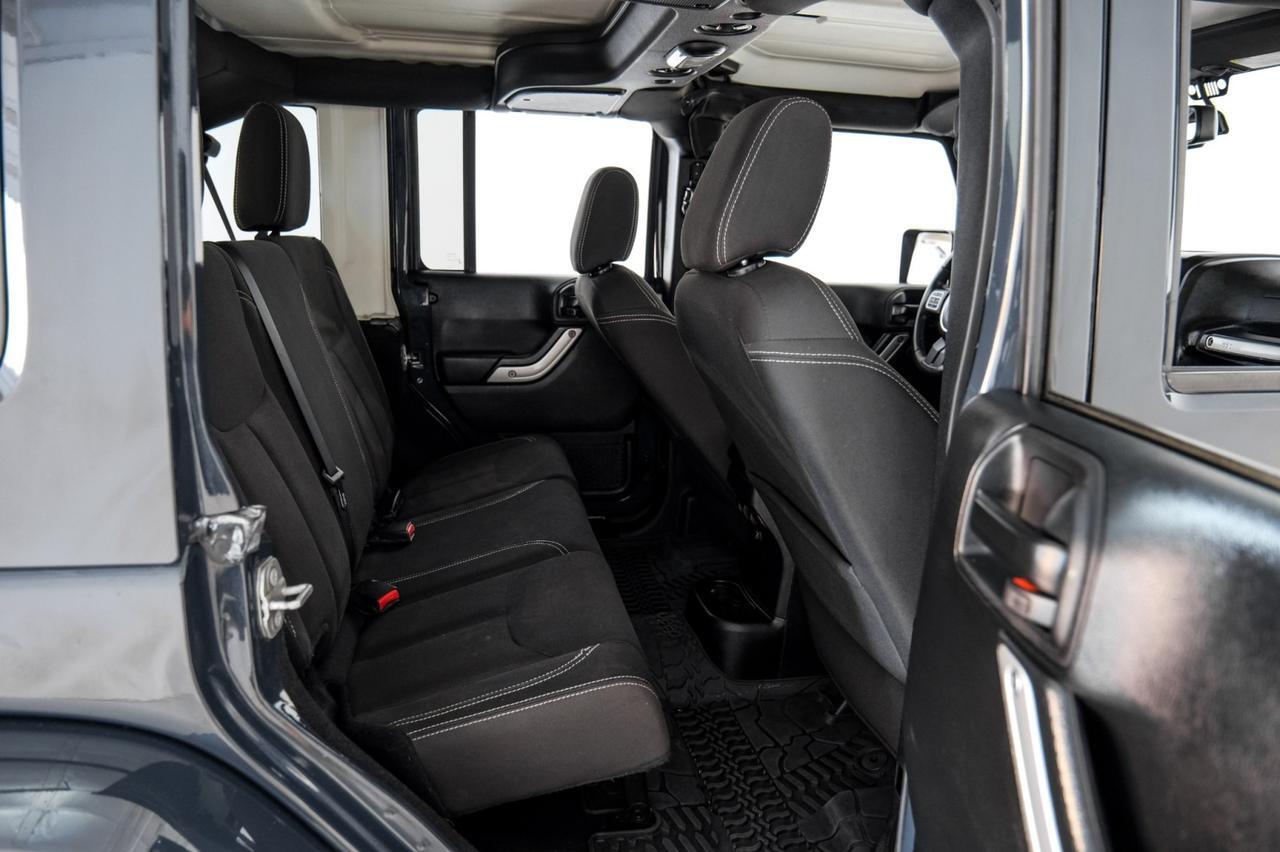 2017 Jeep Wrangler Unlimited Rubicon photo 30