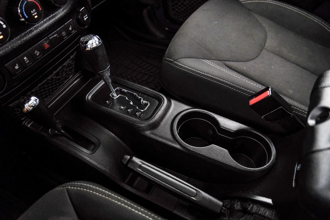 2017 Jeep Wrangler Unlimited Rubicon photo 16