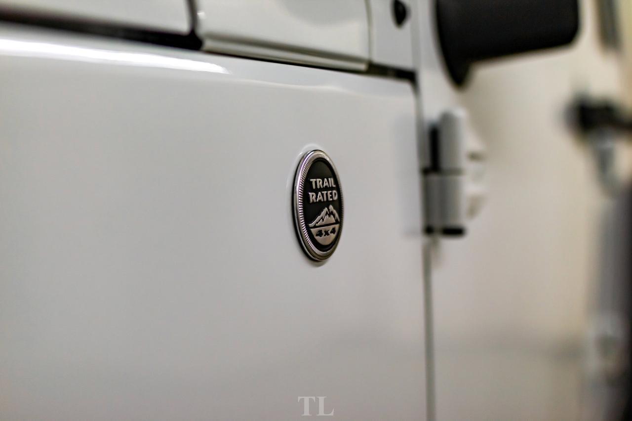 2017 Jeep Wrangler Unlimited 4x4 Rubicon Manual Leather Nav Red Deer AB