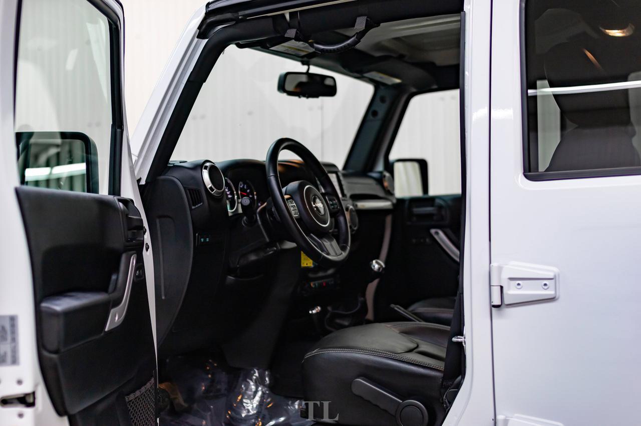 2017 Jeep Wrangler Unlimited 4x4 Rubicon Manual Leather Nav Red Deer AB