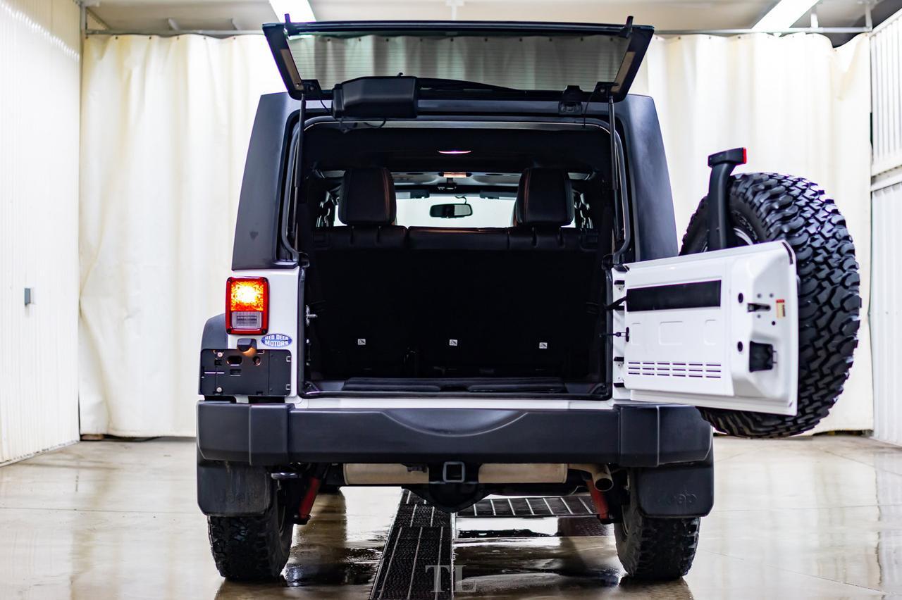 2017 Jeep Wrangler Unlimited 4x4 Rubicon Manual Leather Nav Red Deer AB