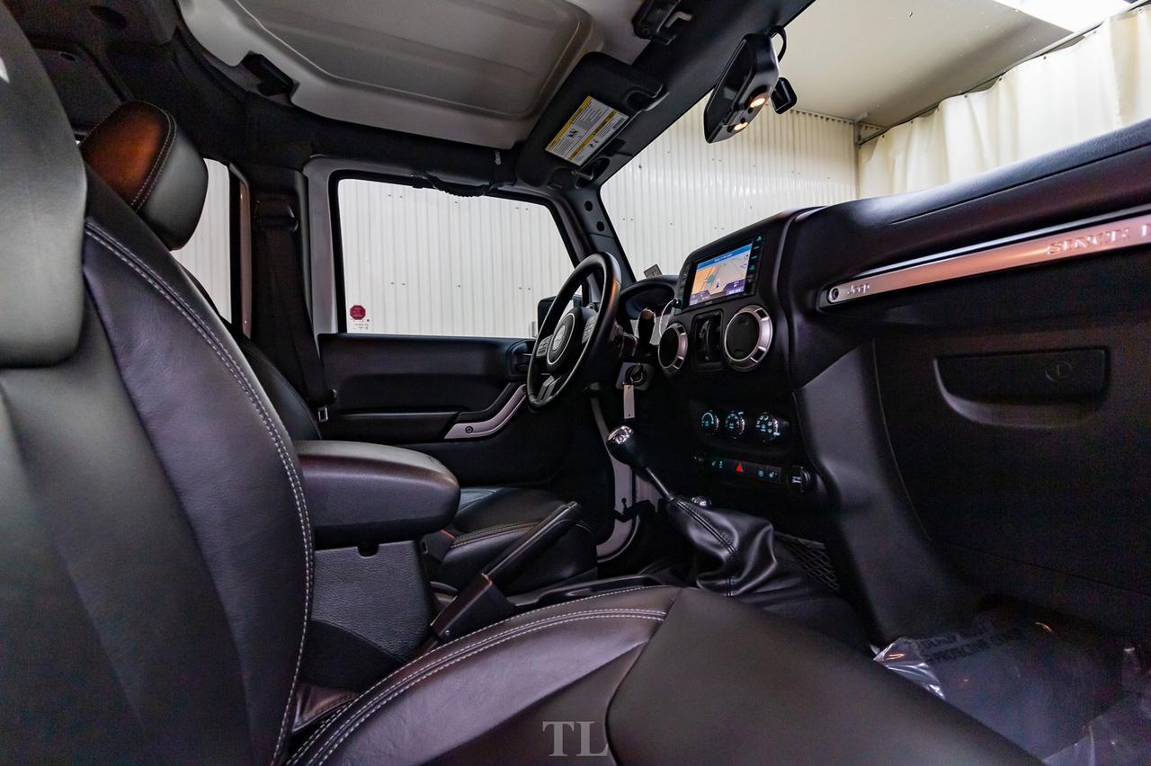 2017 Jeep Wrangler Unlimited 4x4 Rubicon Manual Leather Nav Red Deer AB