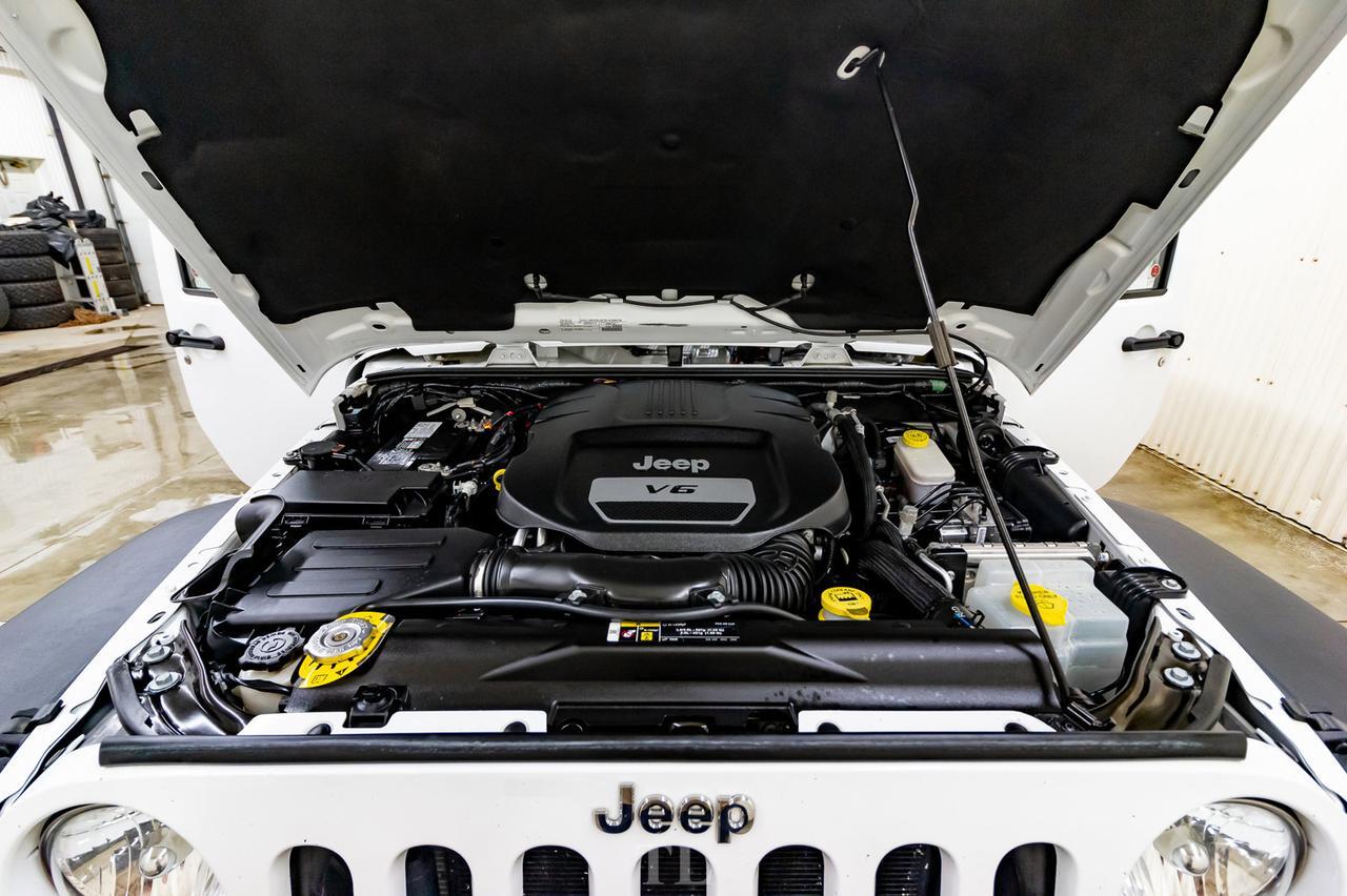 2017 Jeep Wrangler Unlimited 4x4 Rubicon Manual Leather Nav Red Deer AB