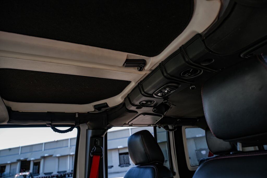 2017 Jeep Wrangler Unlimited Rubicon Recon photo 4