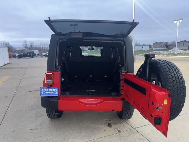 2017 Jeep Wrangler Unlimited Sahara West Burlington IA