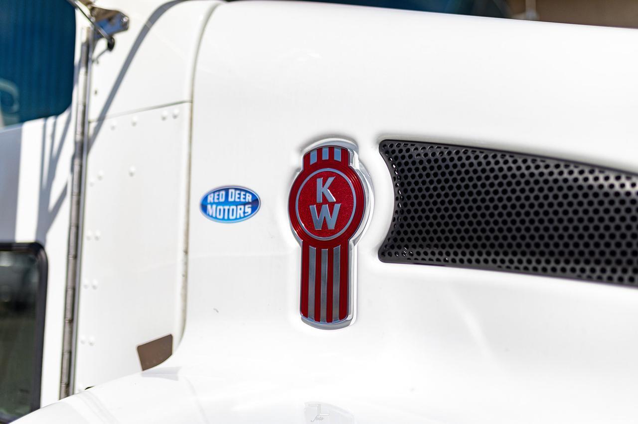 2017 Kenworth T-370 Day Cab Deck Diesel Red Deer AB