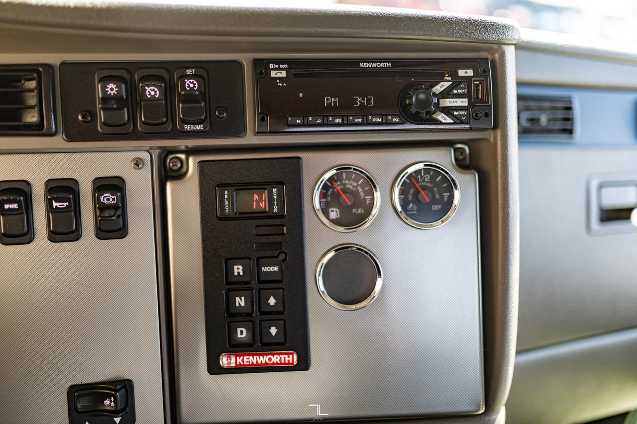 2017 Kenworth T-370 Day Cab Deck Diesel Red Deer AB