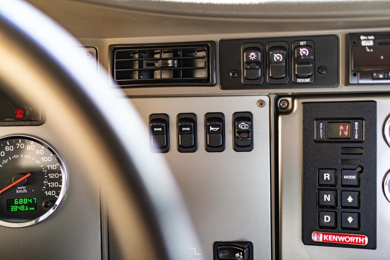 2017 Kenworth T-370 Day Cab Deck Diesel Red Deer AB