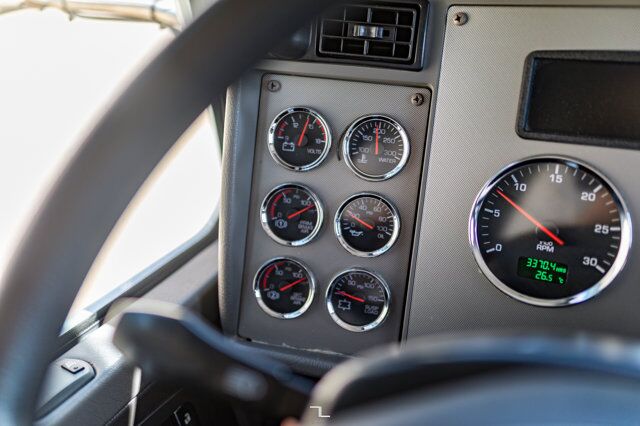 2017 Kenworth T-370 Day Cab Deck Diesel Red Deer AB