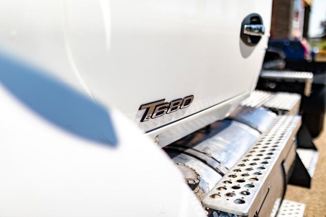 2017 Kenworth T-680 Daycab Tractor Red Deer AB