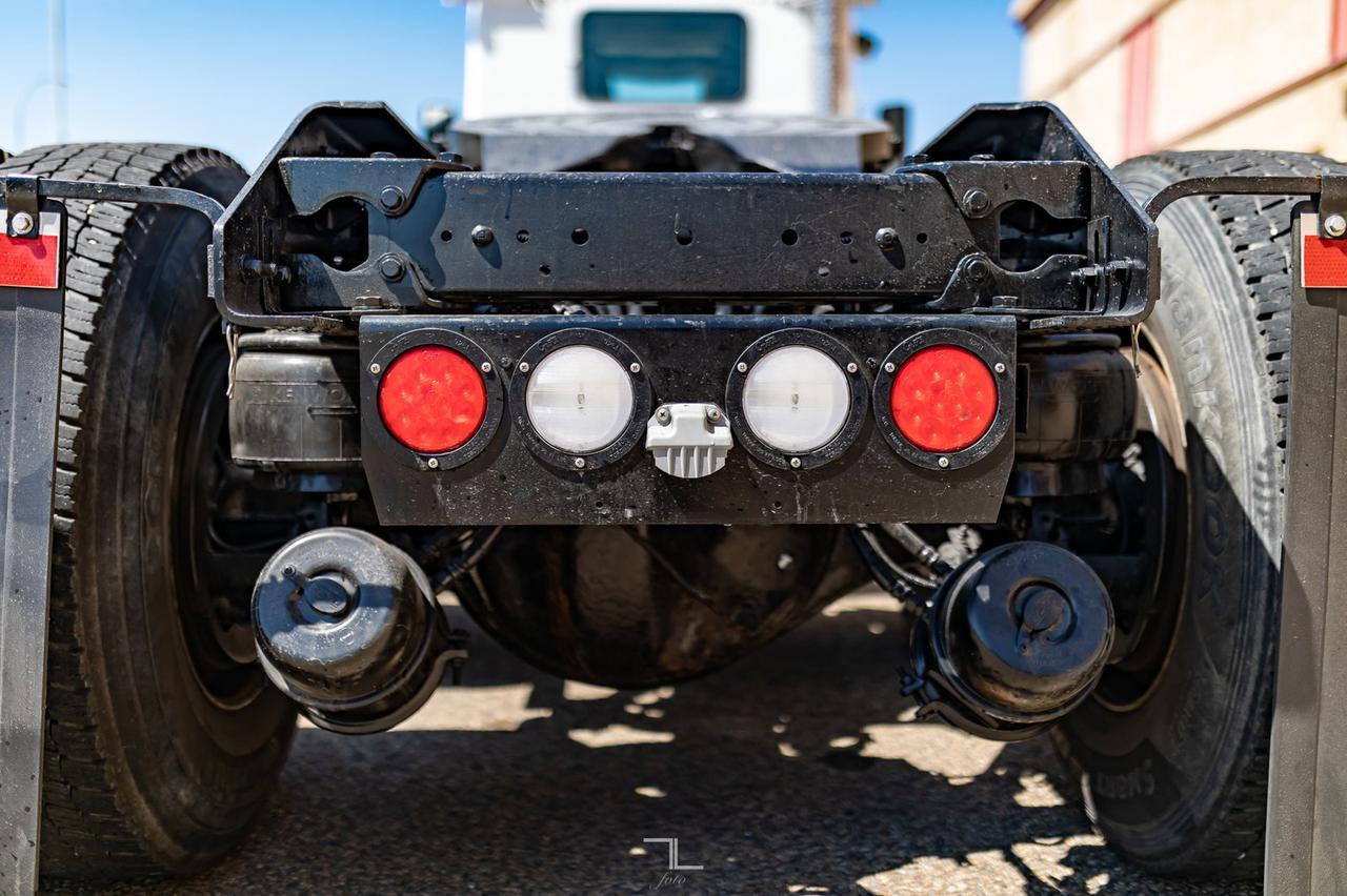 2017 Kenworth T-680 Daycab Tractor Red Deer AB