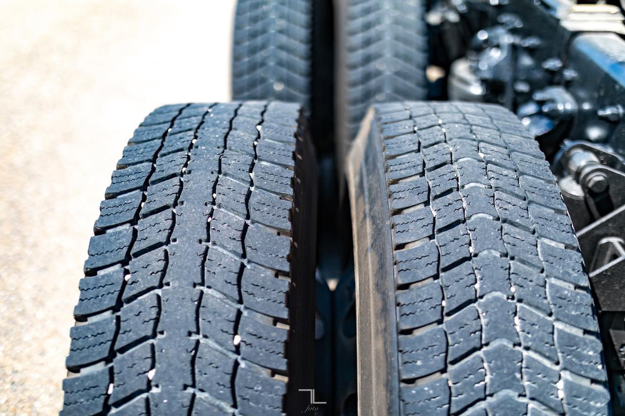 2017 Kenworth T-680 Daycab Tractor Red Deer AB