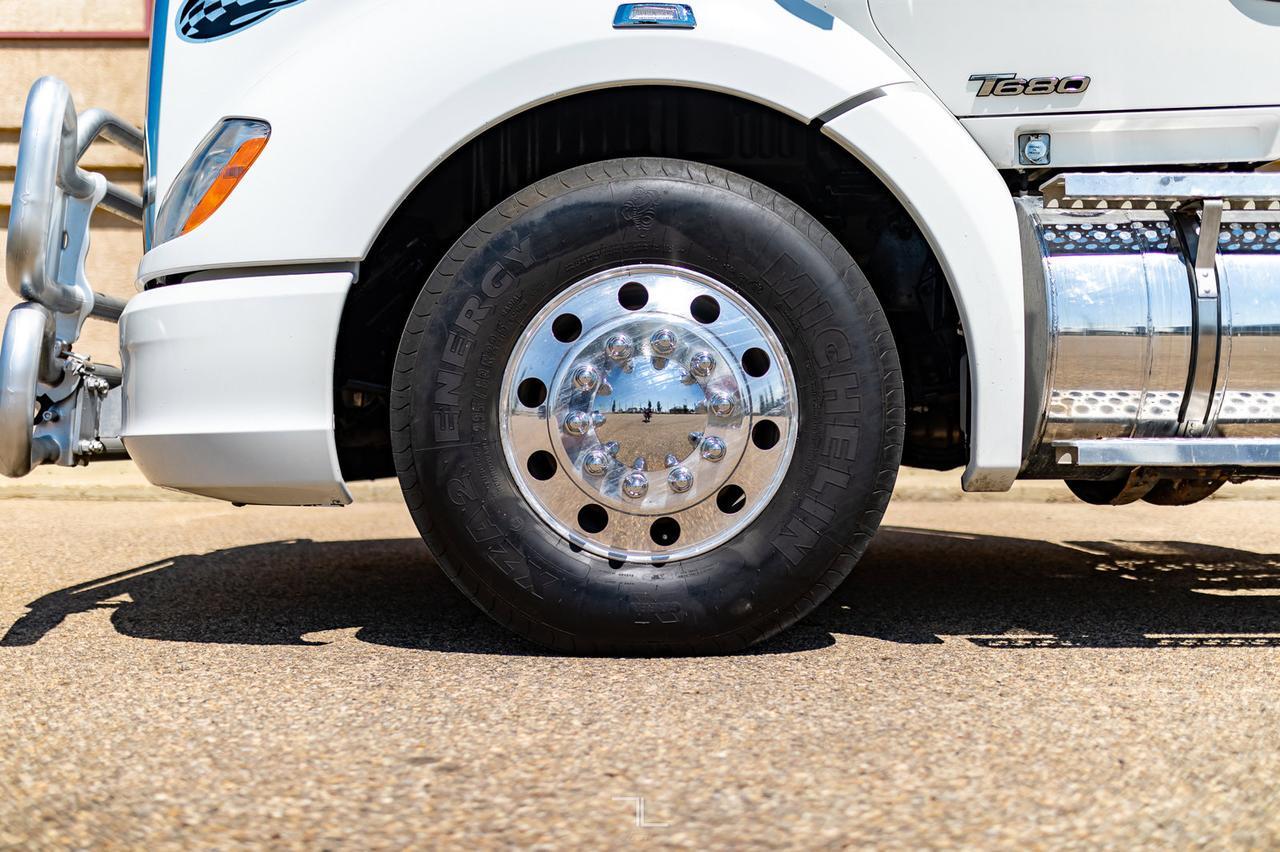 2017 Kenworth T-680 Daycab Tractor Red Deer AB