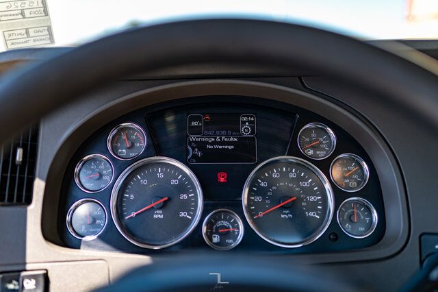 2017 Kenworth T-680 Daycab Tractor Red Deer AB