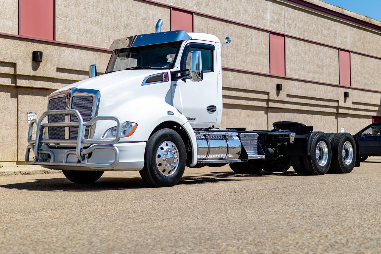 2017 Kenworth T-680 Daycab Tractor Red Deer AB