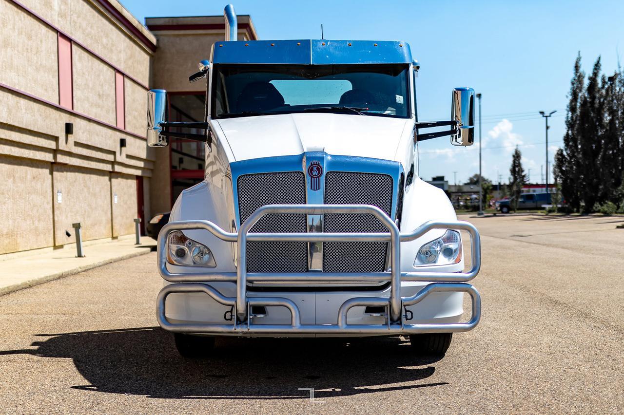 2017 Kenworth T-680 Daycab Tractor Red Deer AB
