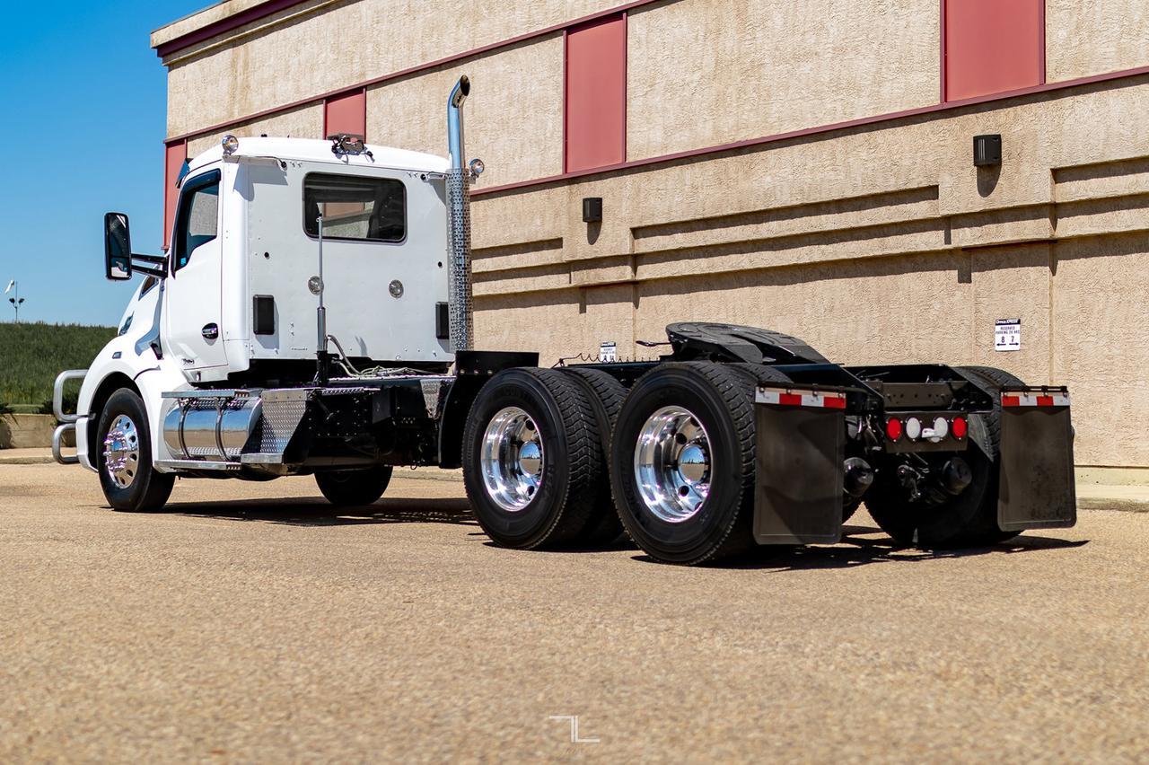 2017 Kenworth T-680 Daycab Tractor Red Deer AB
