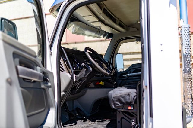 2017 Kenworth T-680 Daycab Tractor Red Deer AB