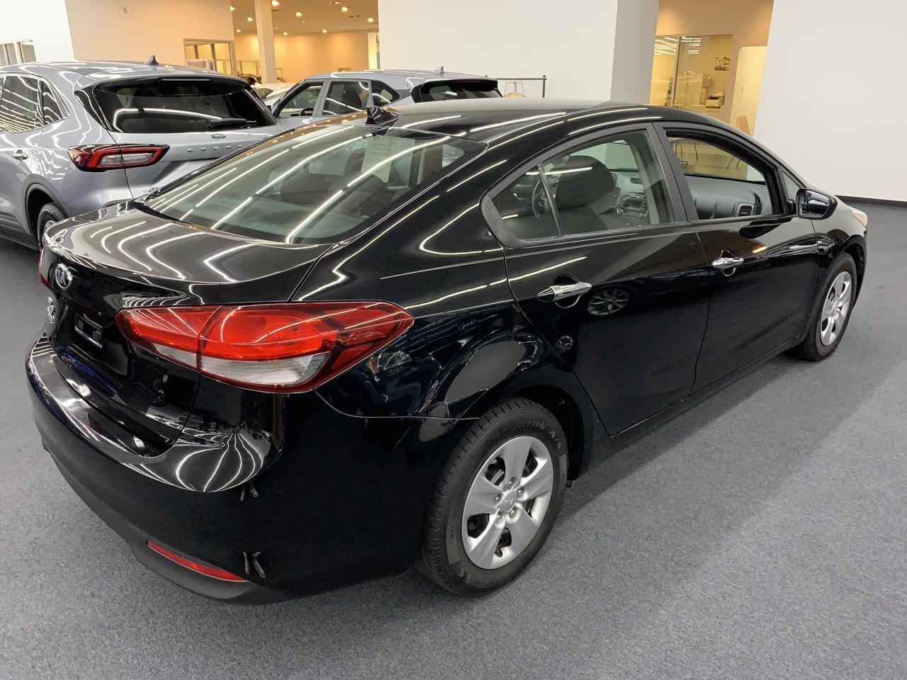 2017 Kia Forte 4d Sedan LX Auto