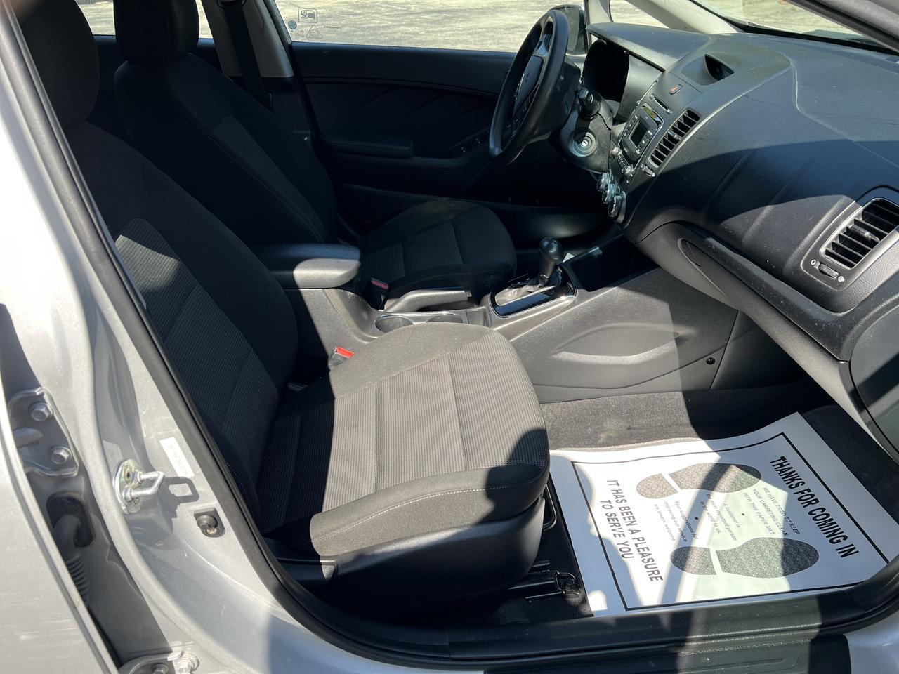 2017 Kia Forte LX Base photo 12