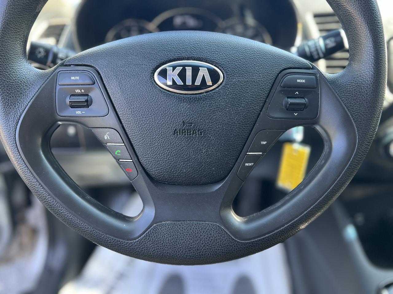 2017 Kia Forte LX Base photo 13