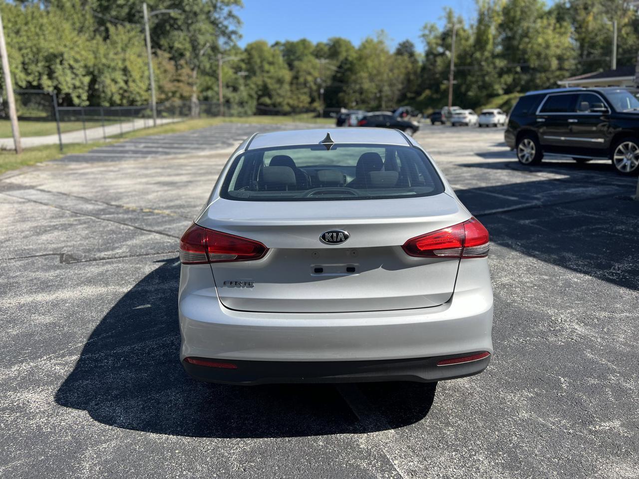 2017 Kia Forte LX Base photo 6