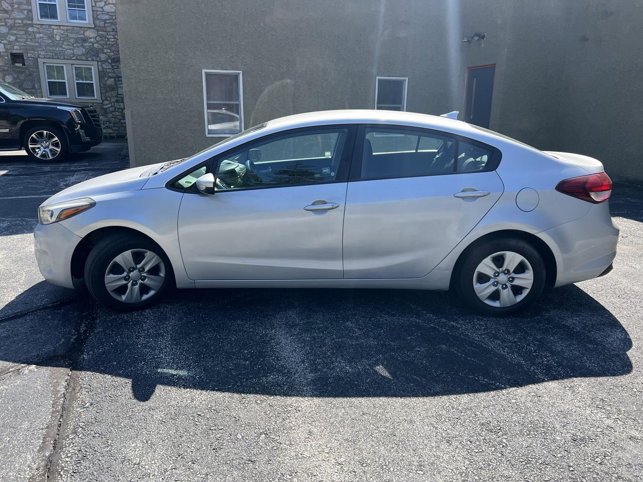 2017 Kia Forte LX Base photo 4