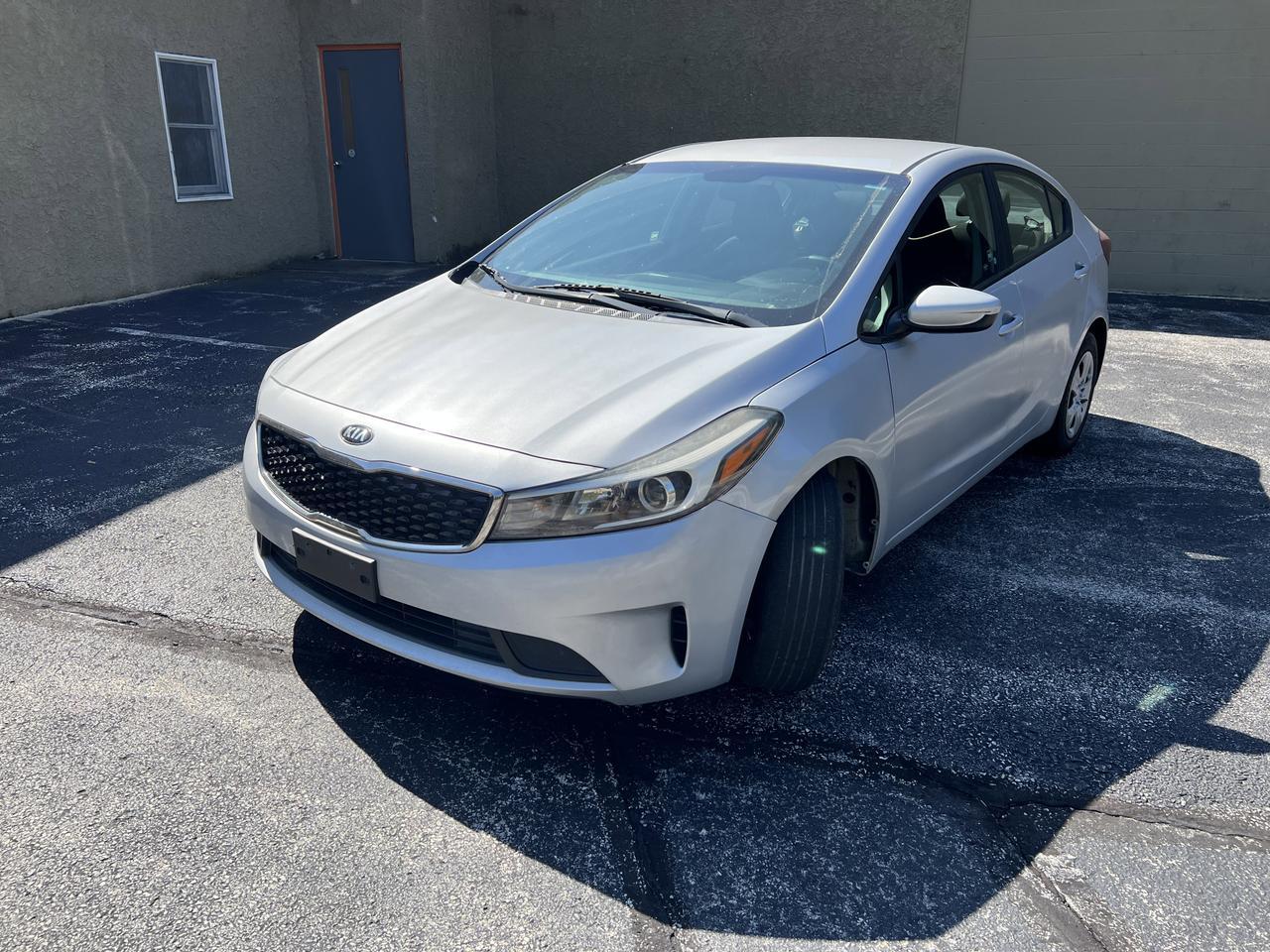 2017 Kia Forte LX Base photo 3