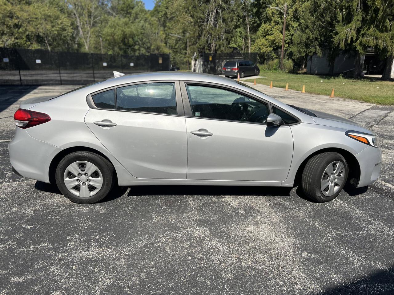 2017 Kia Forte LX Base photo 8