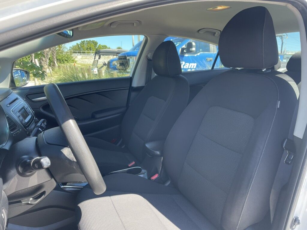 2017 Kia Forte LX Base photo 2