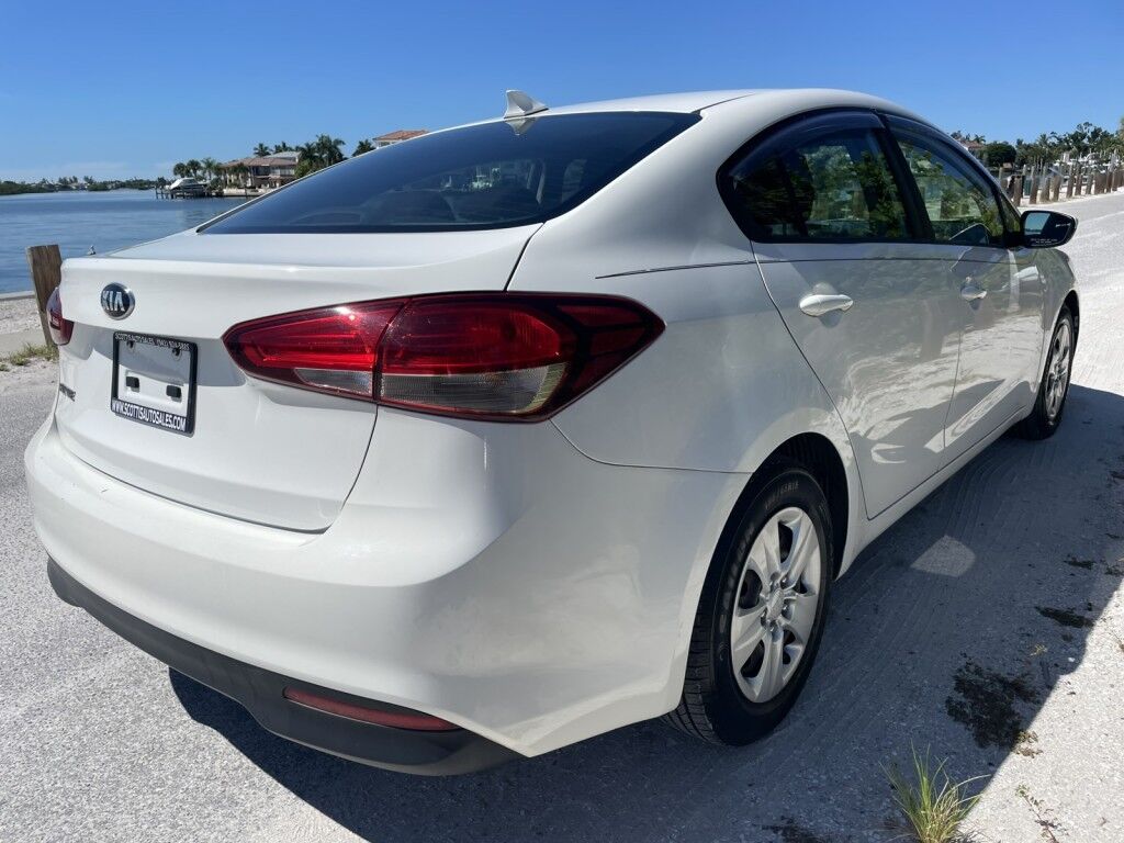 2017 Kia Forte LX Base photo 6