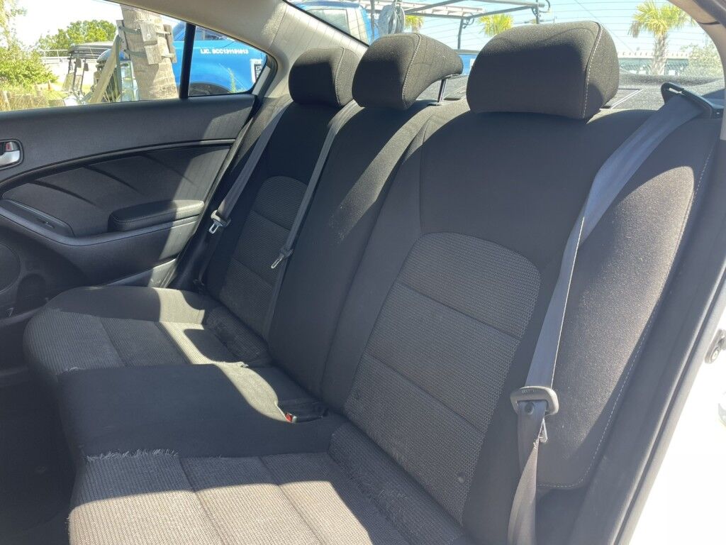 2017 Kia Forte LX Base photo 10