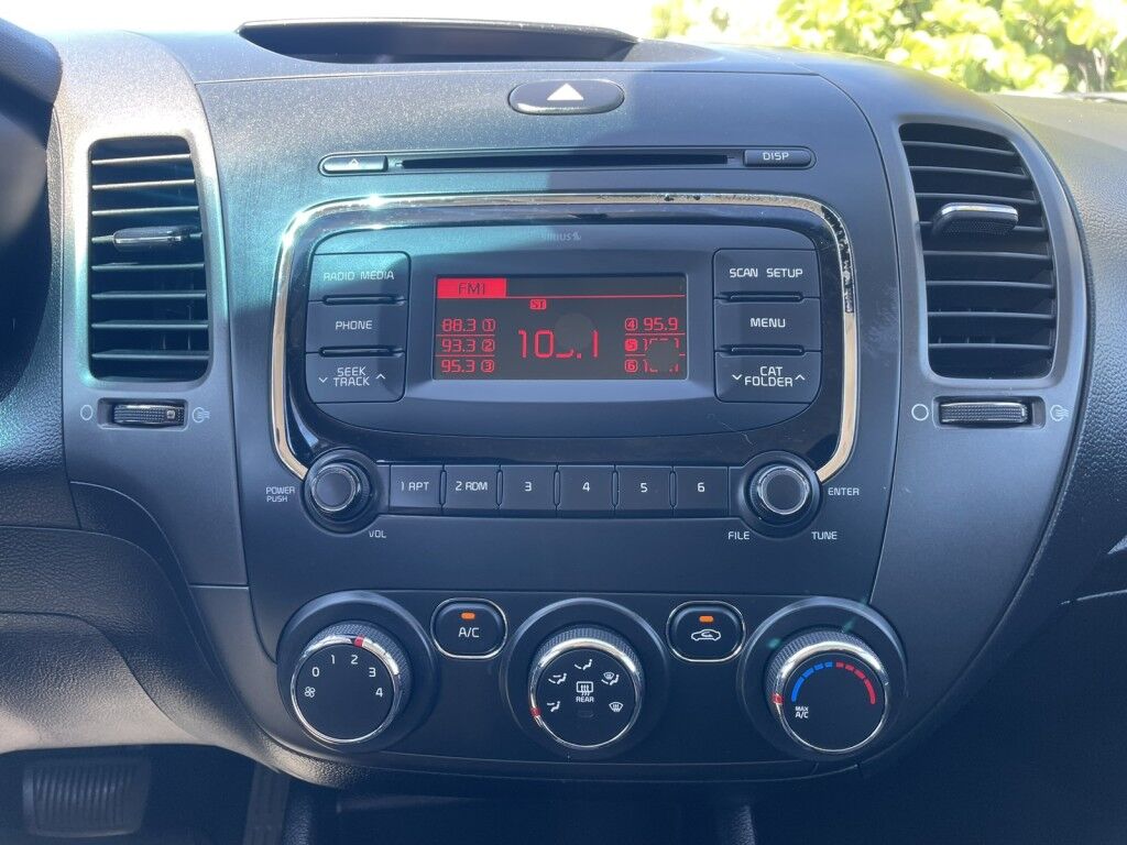 2017 Kia Forte LX Base photo 17