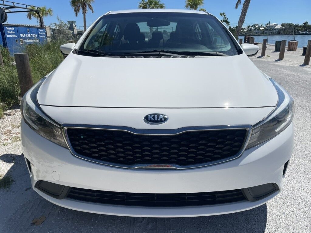 2017 Kia Forte LX Base photo 4