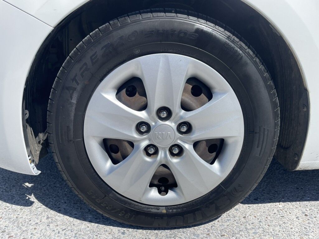 2017 Kia Forte LX Base photo 22