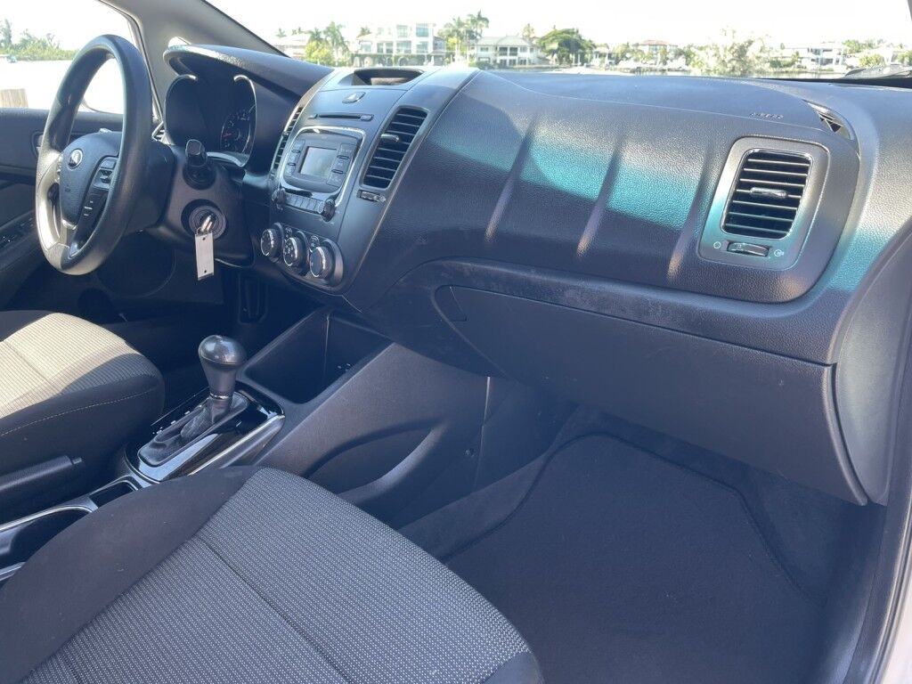 2017 Kia Forte LX Base photo 7