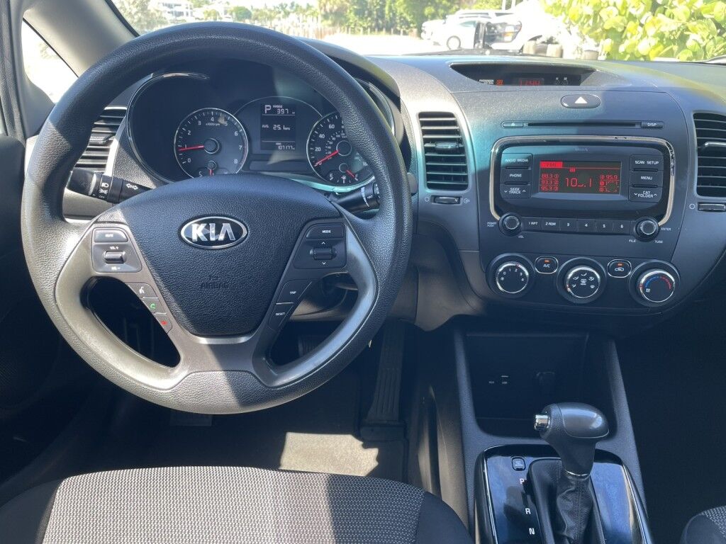 2017 Kia Forte LX Base photo 14