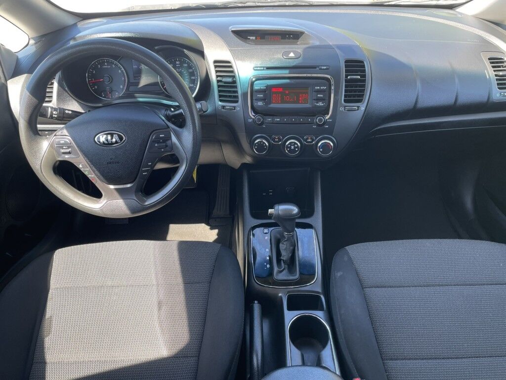 2017 Kia Forte LX Base photo 13