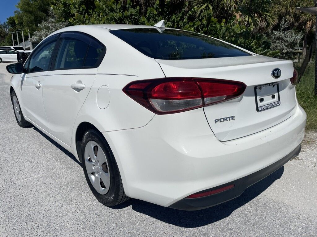 2017 Kia Forte LX Base photo 5
