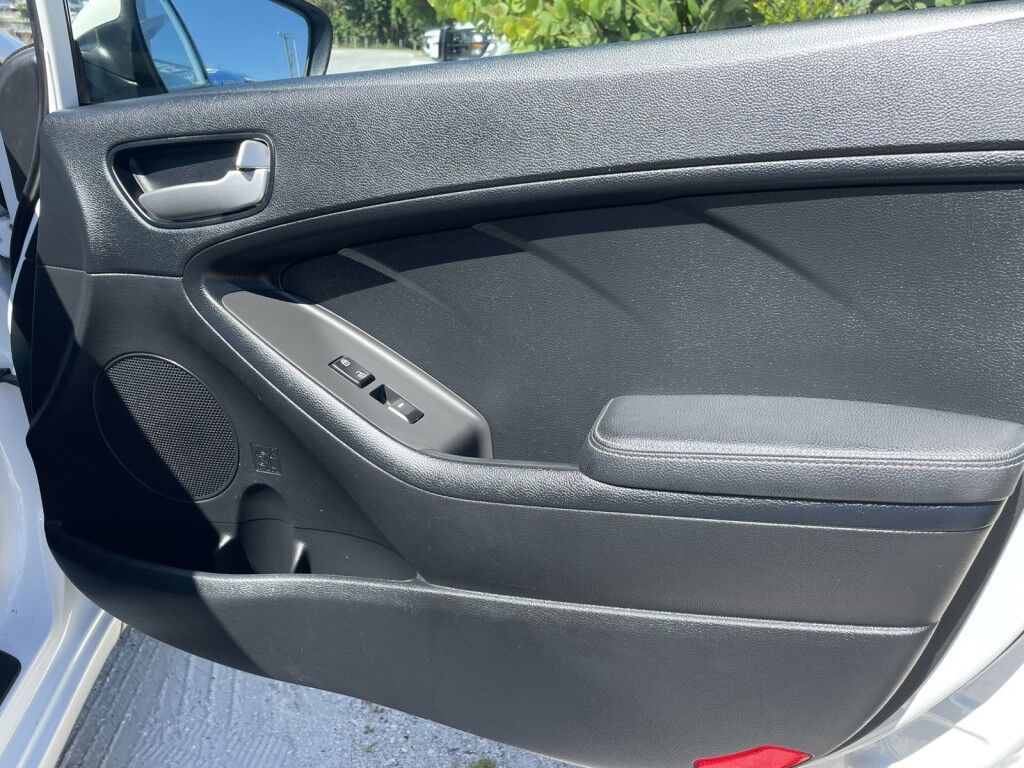 2017 Kia Forte LX Base photo 20