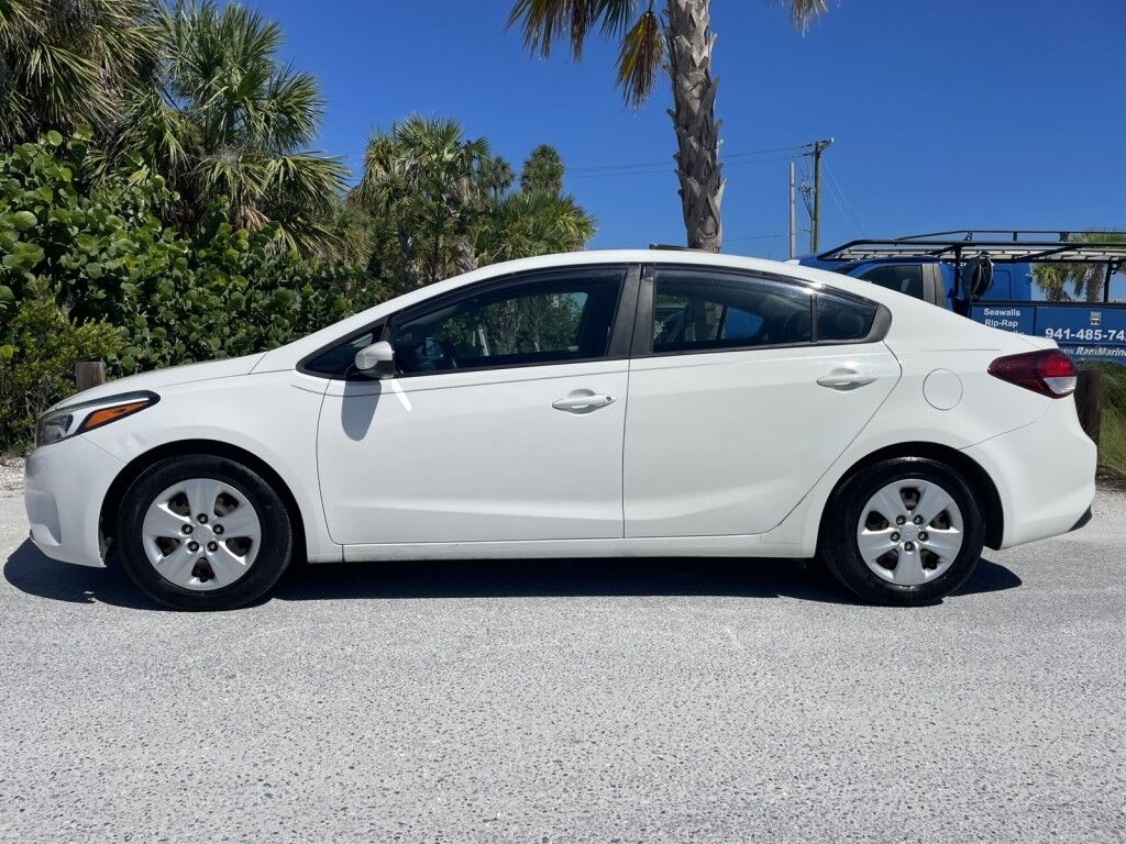 2017 Kia Forte LX Base photo 3