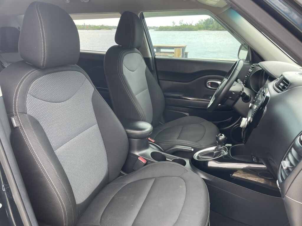 2017 Kia Soul +~AUDIO PACKAGE~BLUETOOTH~CRASH SENSORS~DRIVER ASSISTANCE PACKAGE~PREMIUM SOUND SYSTEM~PUSH-BUTTON START Sarasota FL