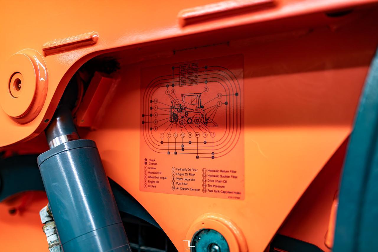 2017 Kubota SSV75 Skid Steer Loader Bucket Diesel Red Deer AB