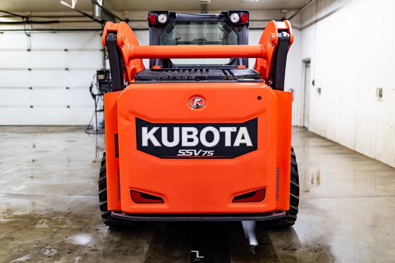 2017 Kubota SSV75 Skid Steer Loader Bucket Diesel Red Deer AB