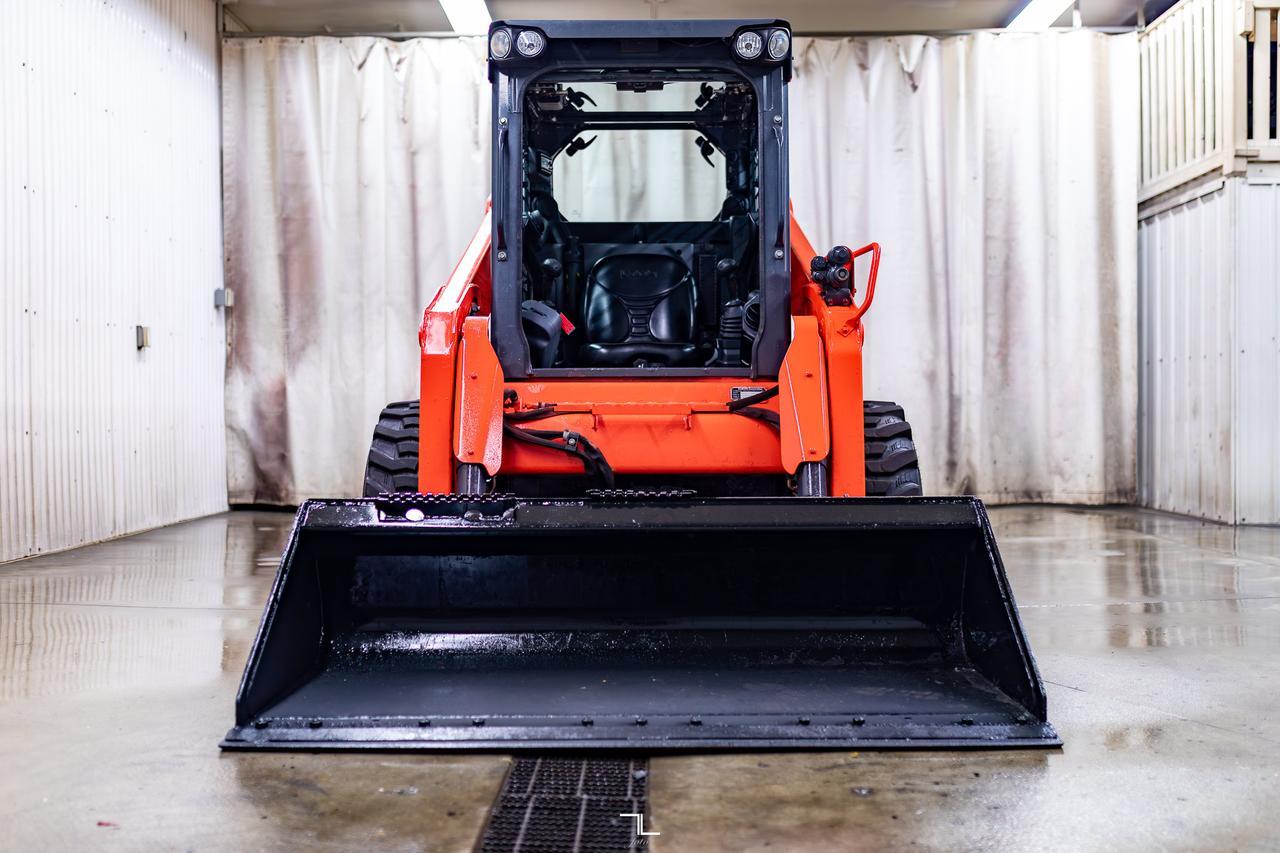 2017 Kubota SSV75 Skid Steer Loader Bucket Diesel Red Deer AB