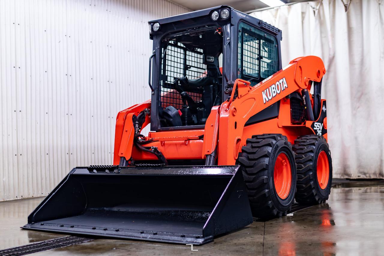 2017 Kubota SSV75 Skid Steer Loader Bucket Diesel Red Deer AB