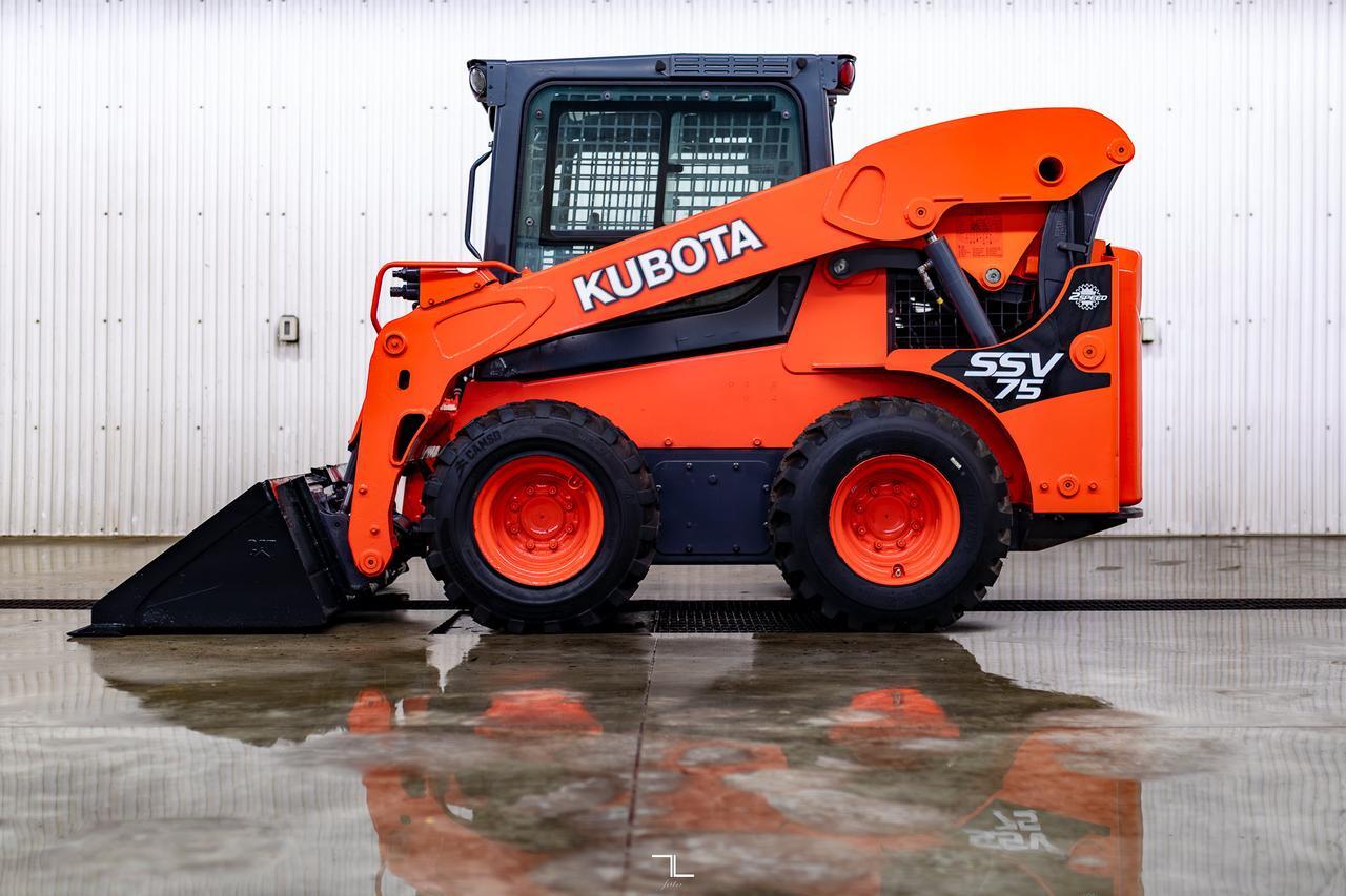 2017 Kubota SSV75 Skid Steer Loader Bucket Diesel Red Deer AB