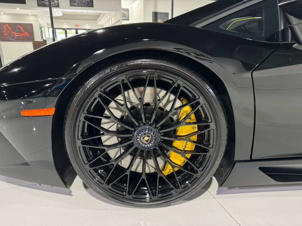 2017 Lamborghini Aventador SV Roadster, Nero Aldebaran paint, Sensonum audio system, carbon fiber racing seats AND MORE!! Fort Lauderdale FL