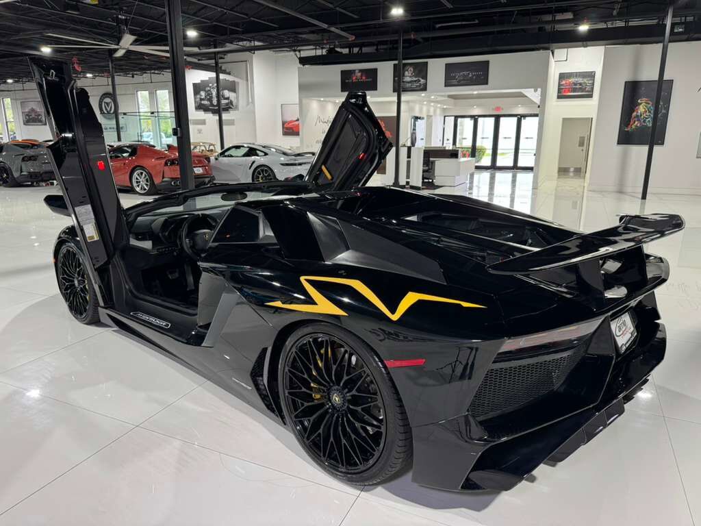 2017 Lamborghini Aventador SV Roadster, Nero Aldebaran paint, Sensonum audio system, carbon fiber racing seats AND MORE!! Fort Lauderdale FL
